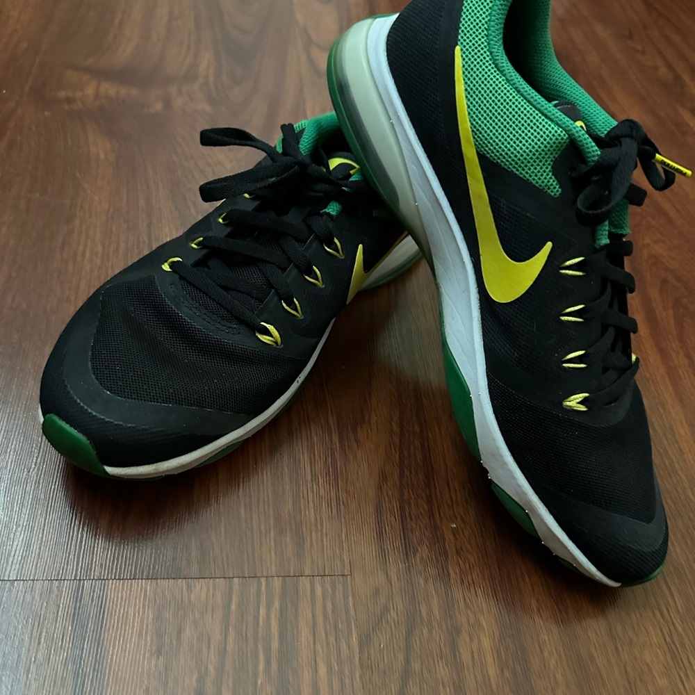 Nike Men's Black and Yellow Athletic Shoes